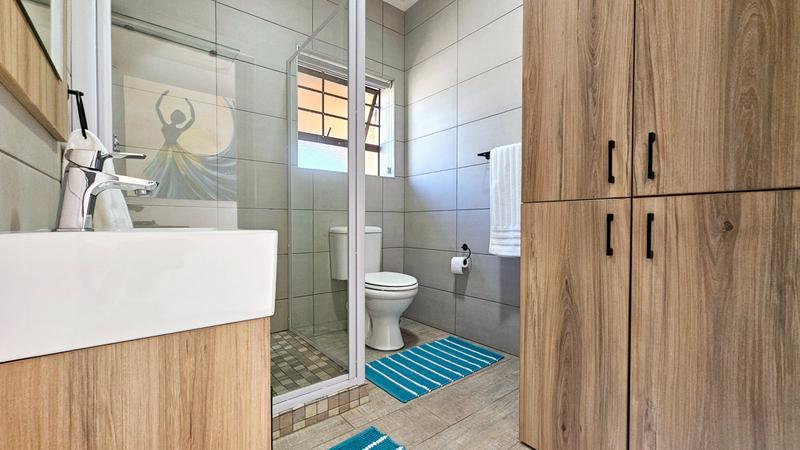6 Bedroom Property for Sale in Fraaiuitsig Western Cape